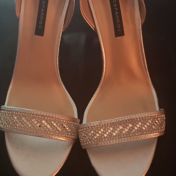 Pumps - Picture 3 of 6